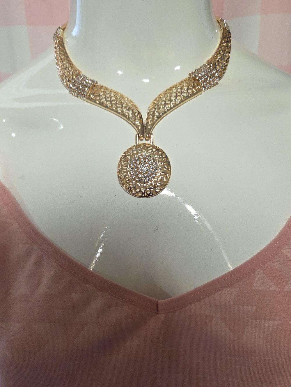 Elegant Gold Filigree Medallion Necklace - Women Jewelry